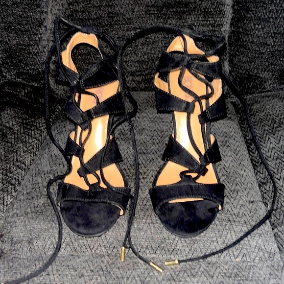 Black lace up heels - Picture 1 of 5